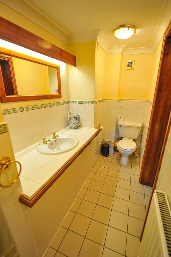 The Coachman Pub, Hartford, Room Only Hartford  Bagian luar foto